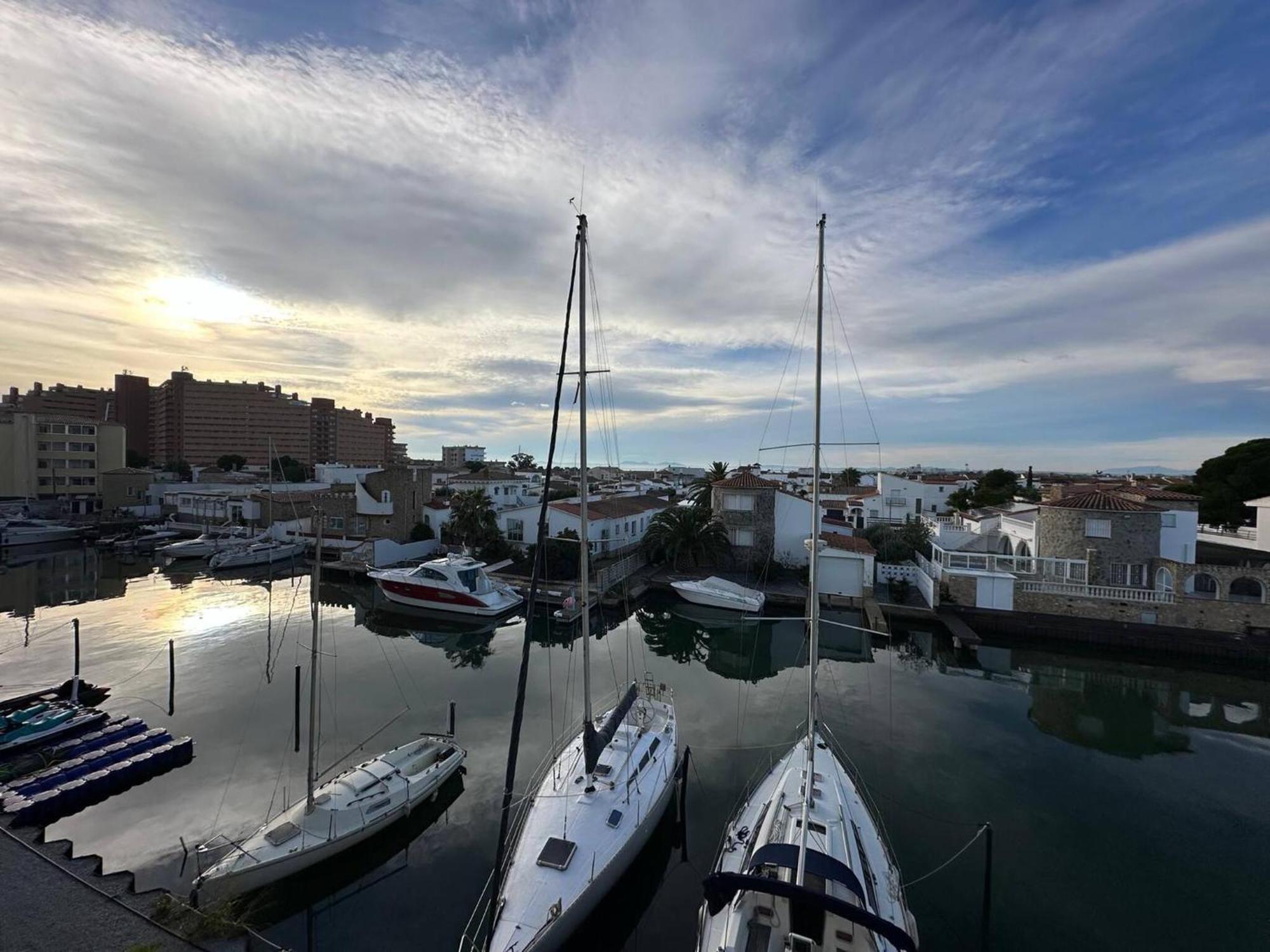Apartamento En Roses Con Vistas Al Canal Y Piscina 외부 사진