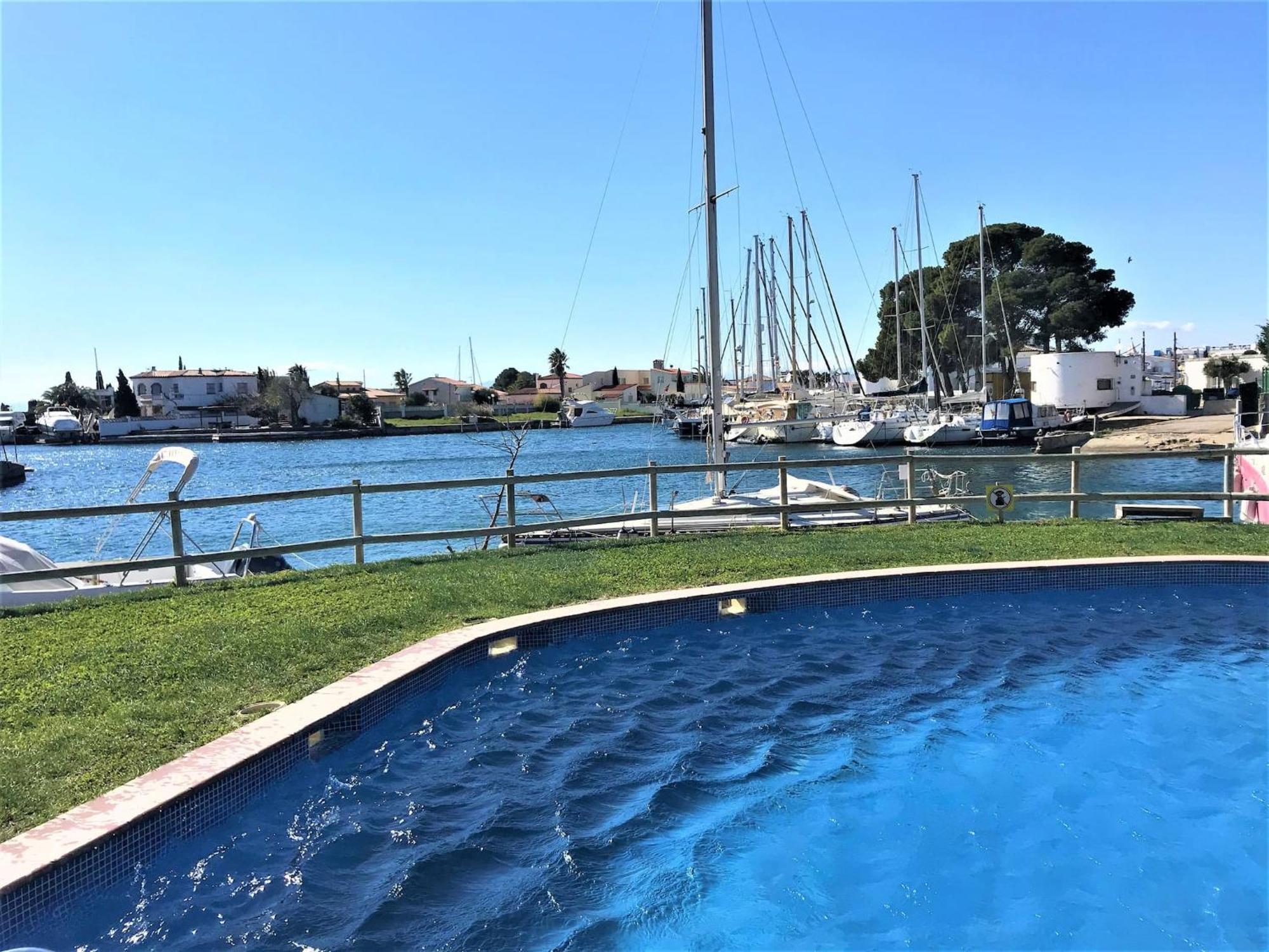 Apartamento En Roses Con Vistas Al Canal Y Piscina 외부 사진